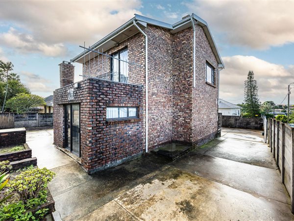 4 Bedroom House 4 Bedroom House