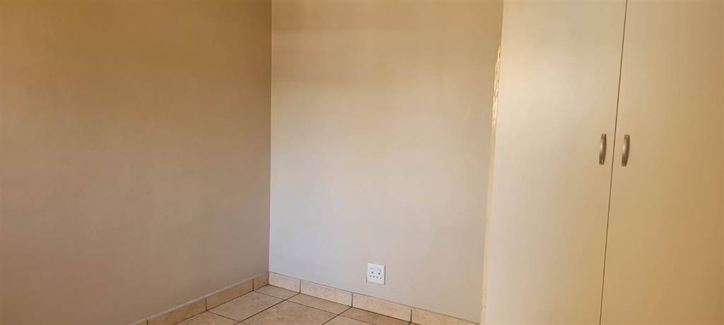 2 Bed Townhouse in Alberton photo number 12