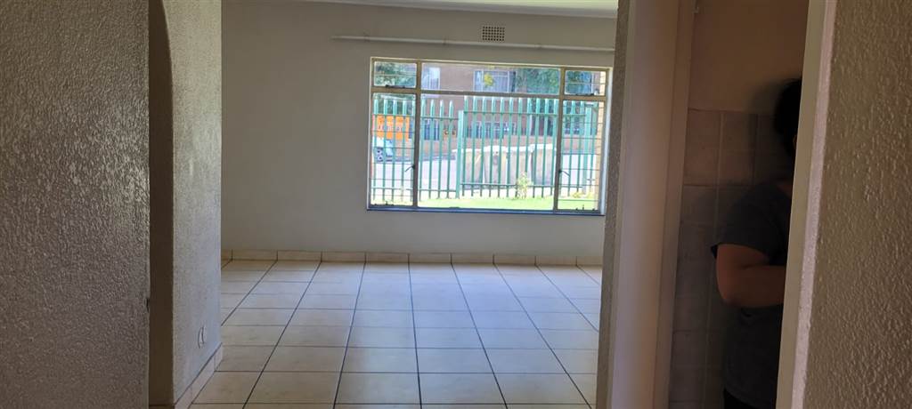 2 Bed Townhouse in Alberton photo number 2