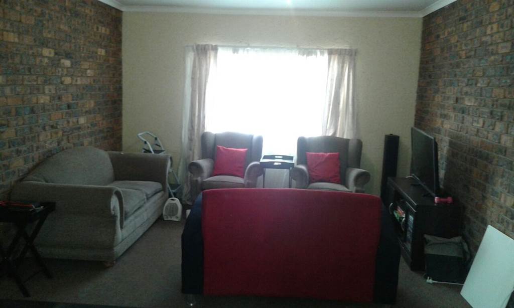 3 Bed Apartment in Secunda photo number 9