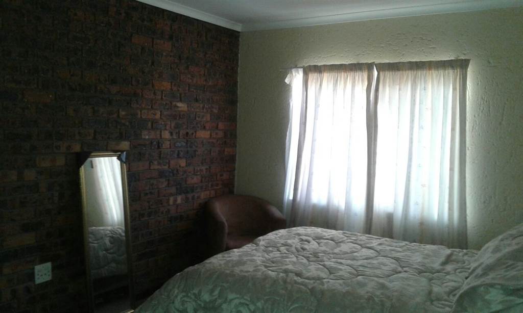 3 Bed Apartment in Secunda photo number 11