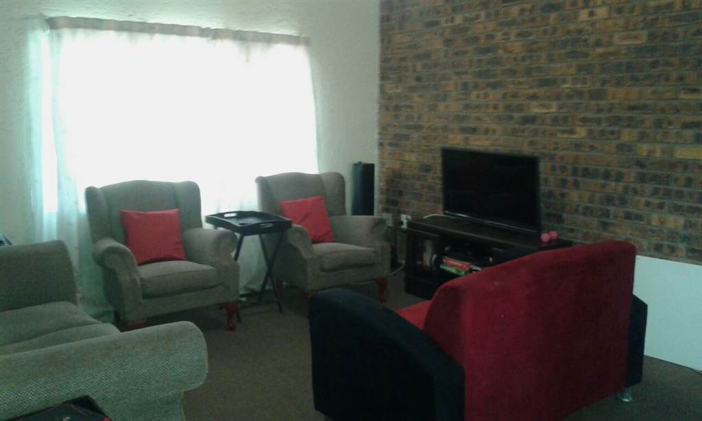 3 Bed Apartment in Secunda photo number 8