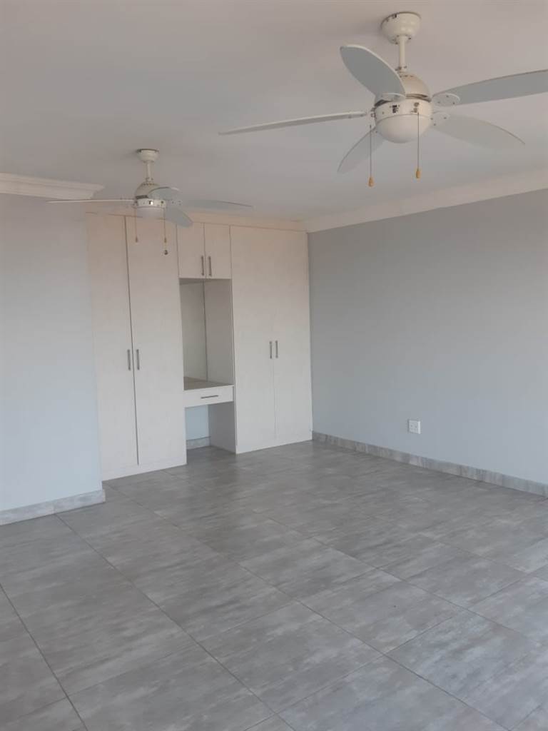 2 Bed Apartment in Bronkhorstbaai photo number 14
