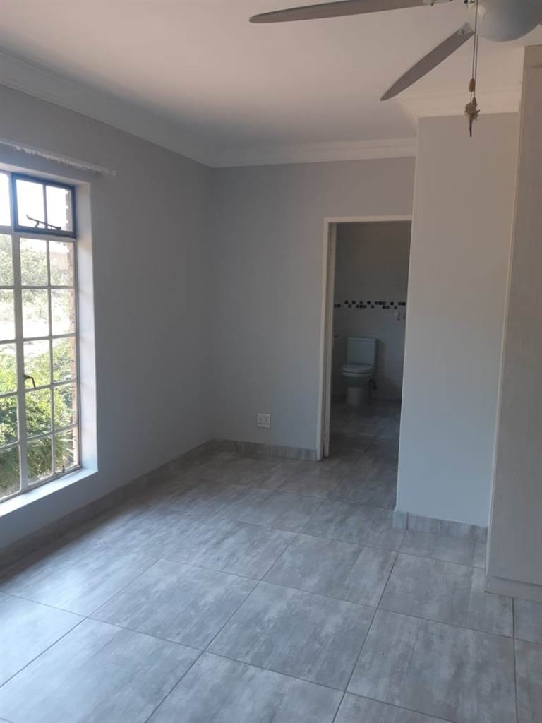 2 Bed Apartment in Bronkhorstbaai photo number 9
