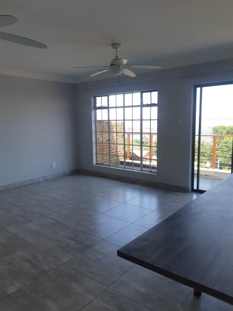 2 Bed Apartment in Bronkhorstbaai photo number 8