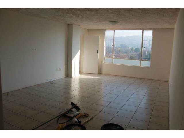2.5 Bed Apartment in Rietfontein photo number 4