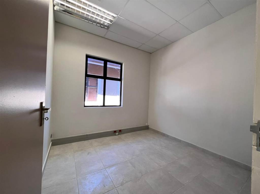 91  m² Commercial space in Hillcrest Central photo number 10