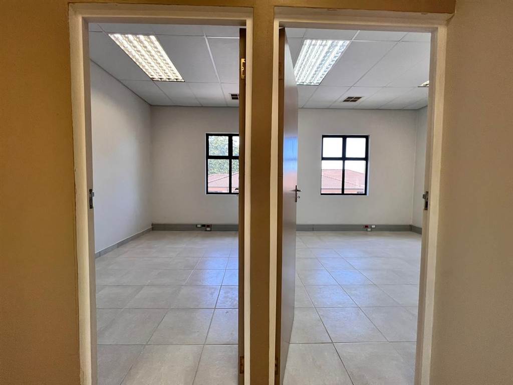 91  m² Commercial space in Hillcrest Central photo number 4