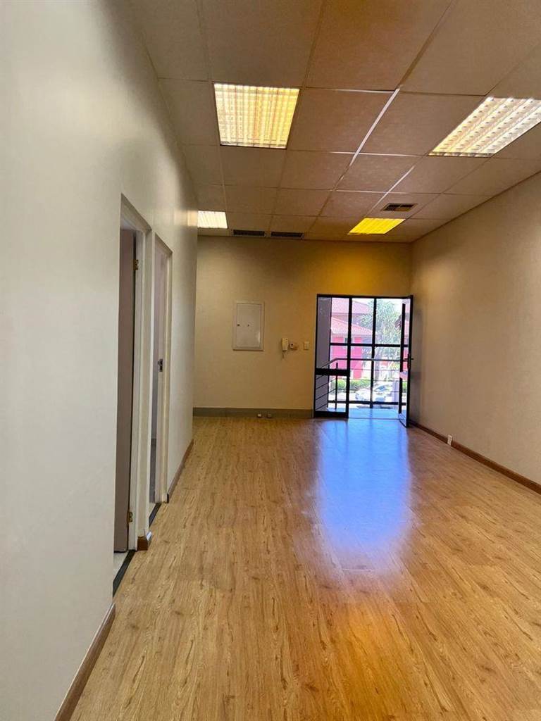 91  m² Commercial space in Hillcrest Central photo number 2