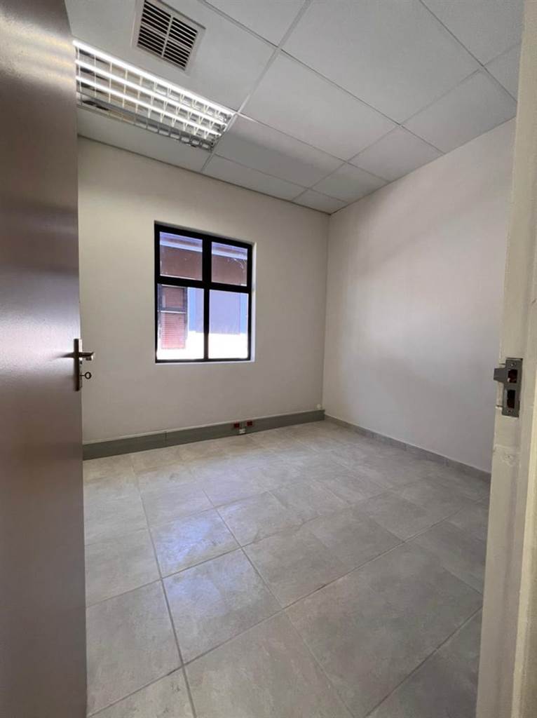 91  m² Commercial space in Hillcrest Central photo number 6