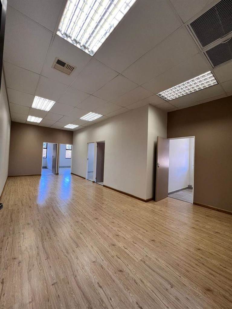 91  m² Commercial space in Hillcrest Central photo number 3