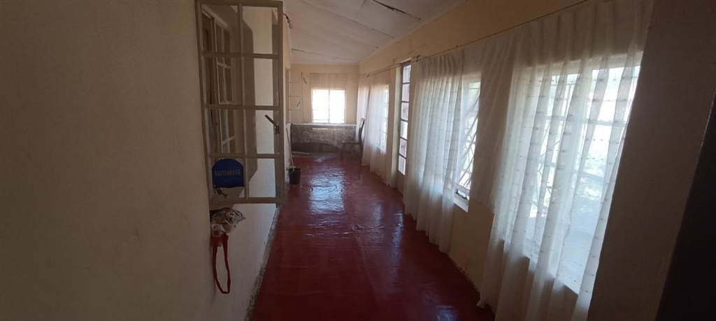 5 Bed House in Dewetsdorp photo number 16