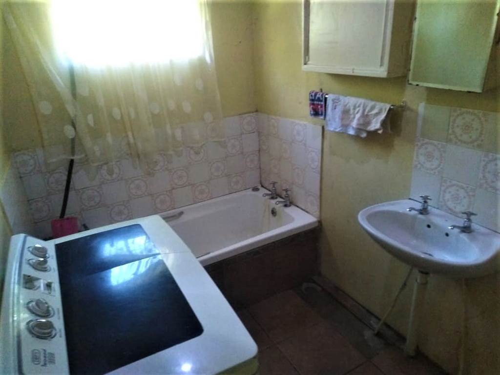 5 Bed House in Dewetsdorp photo number 23