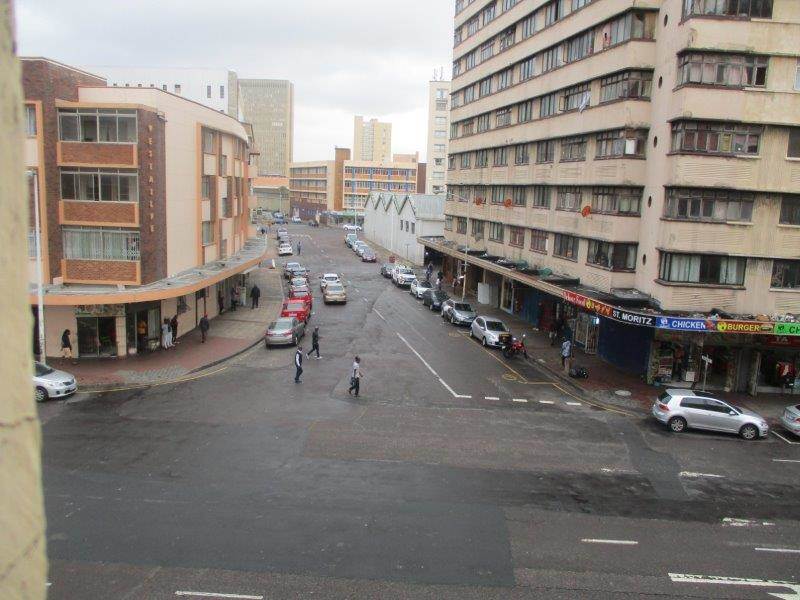 0.5 Bed Flat in Durban CBD photo number 1