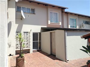 Townhouse in Constantia Park