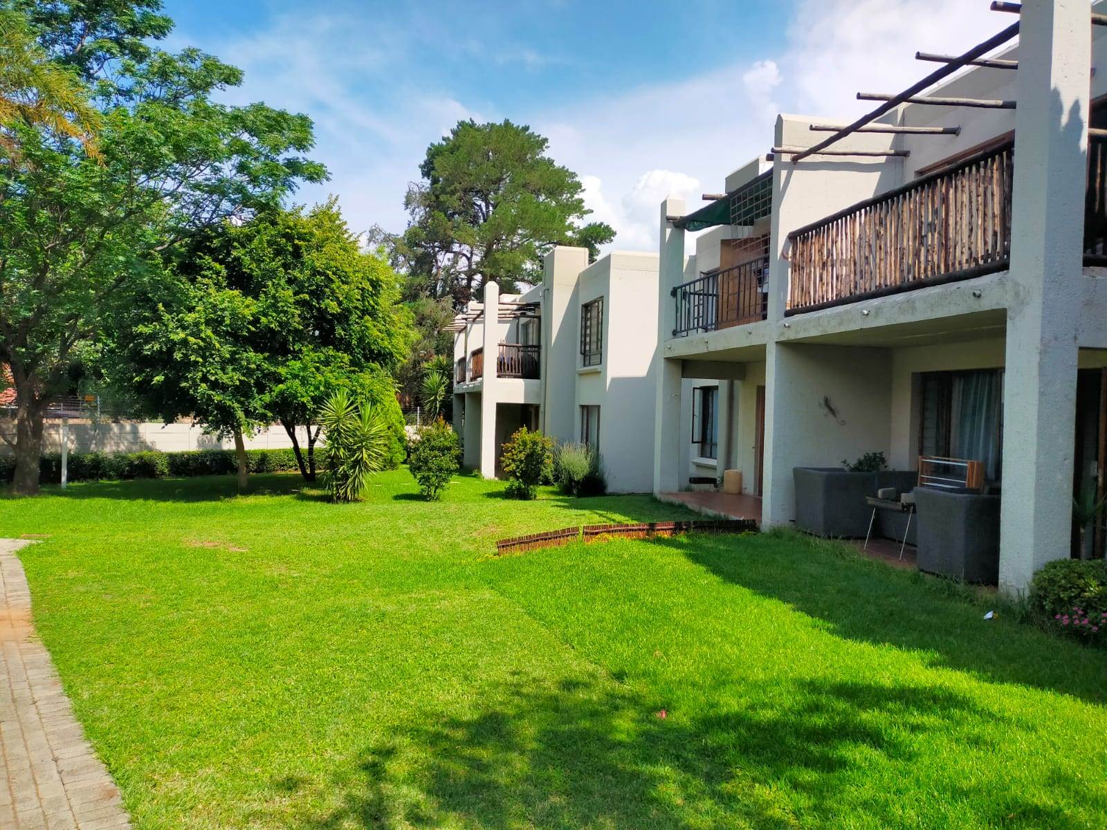 3 Bed Apartment in Bloubosrand photo number 2