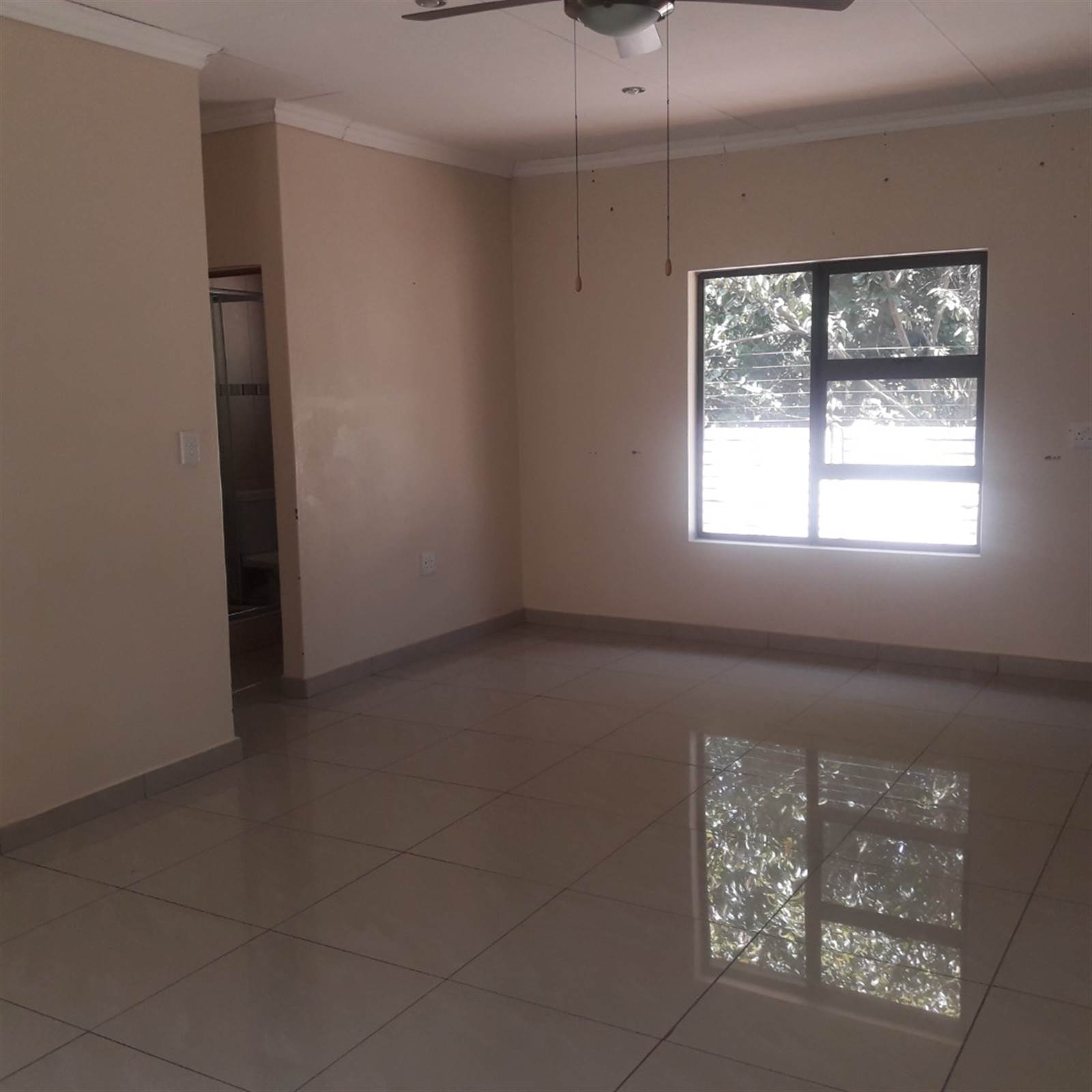180  m² Commercial space in Louis Trichardt photo number 4