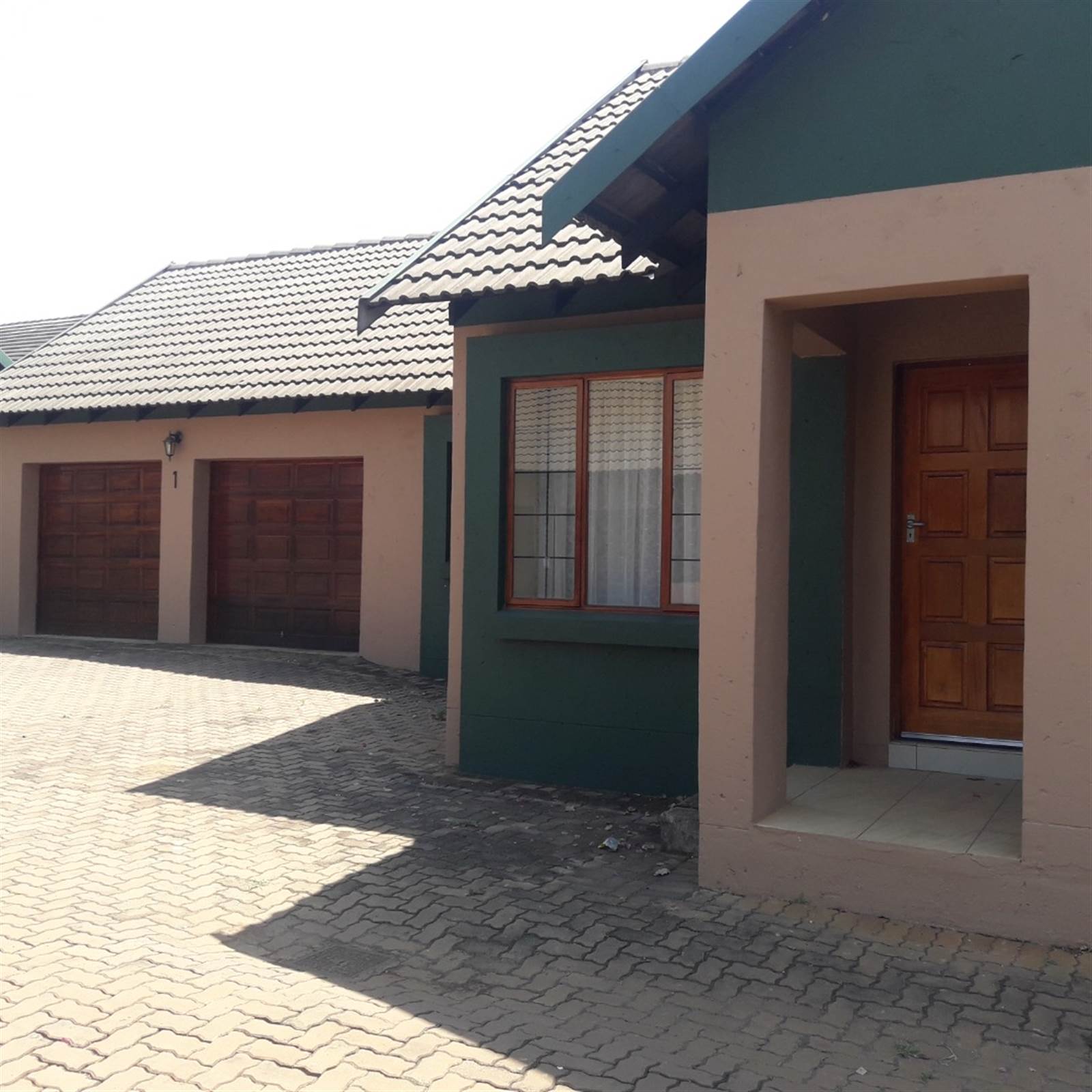 180  m² Commercial space in Louis Trichardt photo number 1