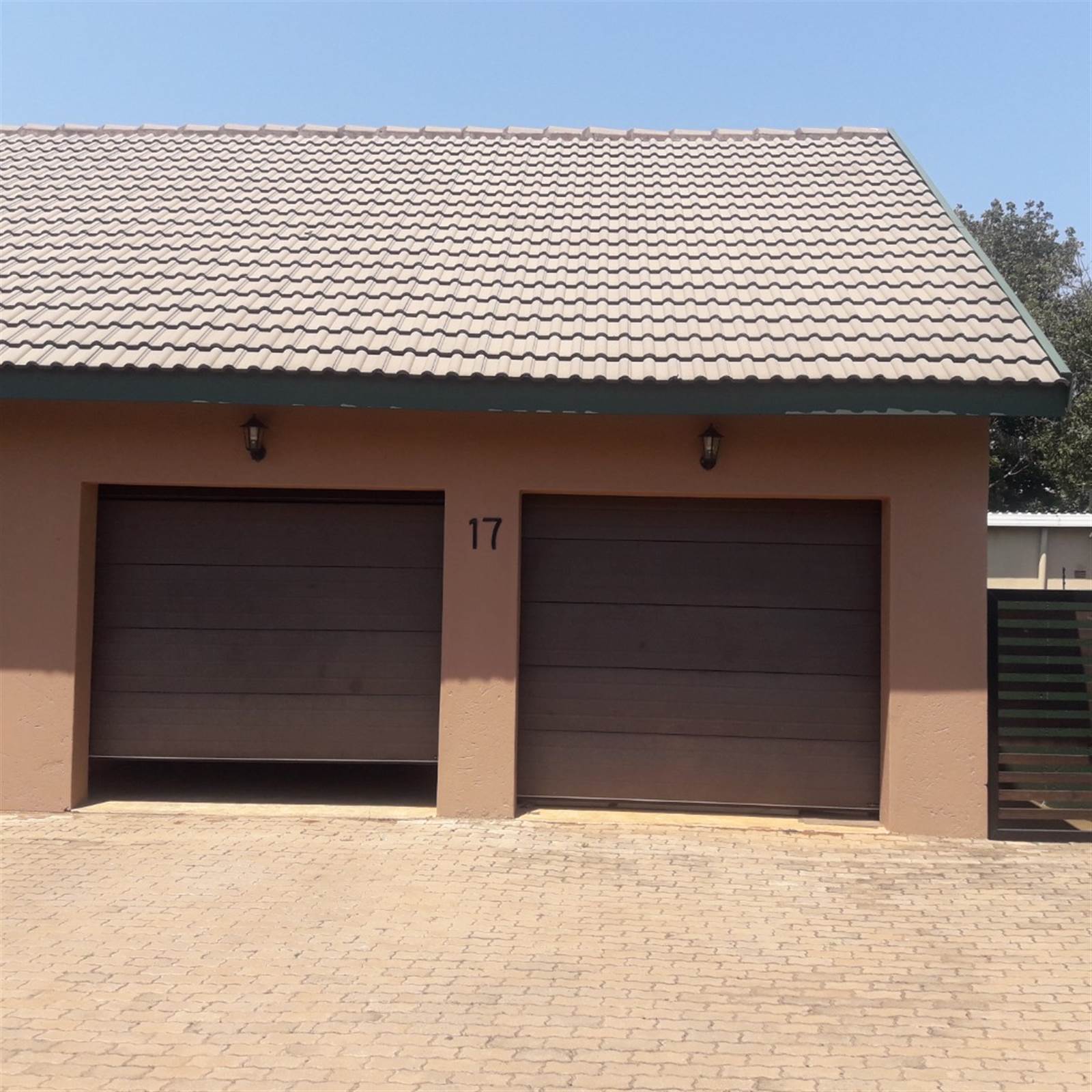 180  m² Commercial space in Louis Trichardt photo number 10