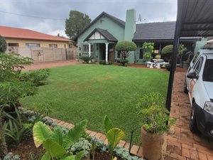 4 Bed House in Eloffsdal