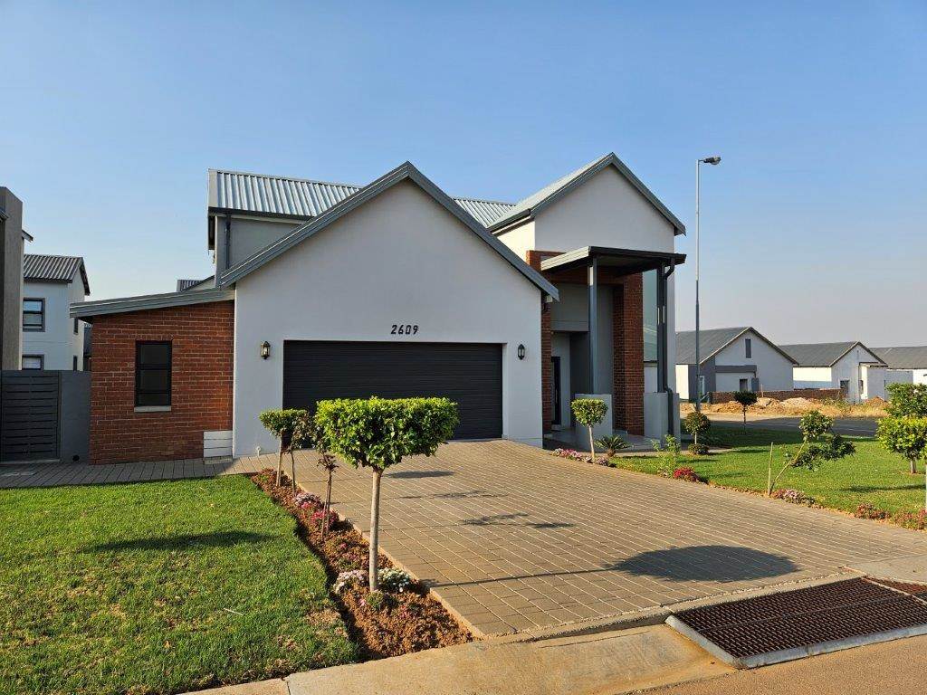 5 Bed House in Golden Fields Estate photo number 1
