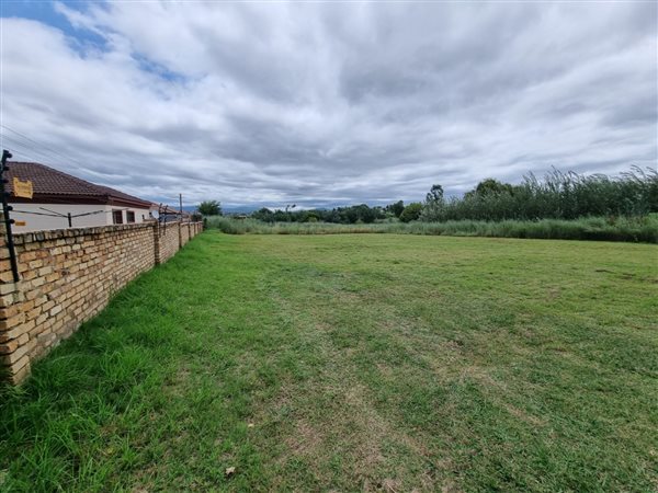 5 599 m² Land