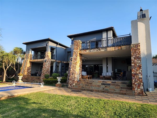 4 Bed House in Leeuwfontein