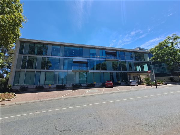 599  m² Commercial space
