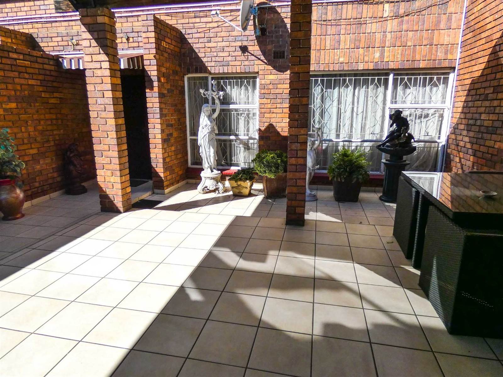 3 Bed Townhouse in Benoni Central photo number 2