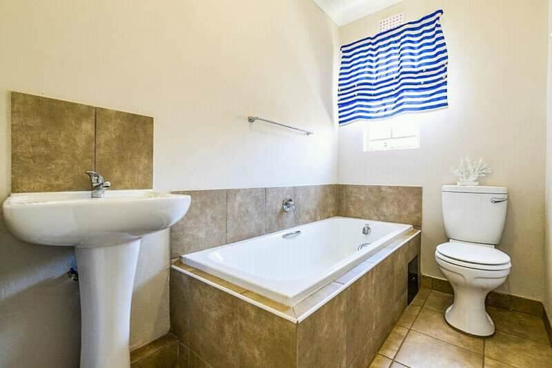 2 Bed House in Sebokeng Zone 6 photo number 6