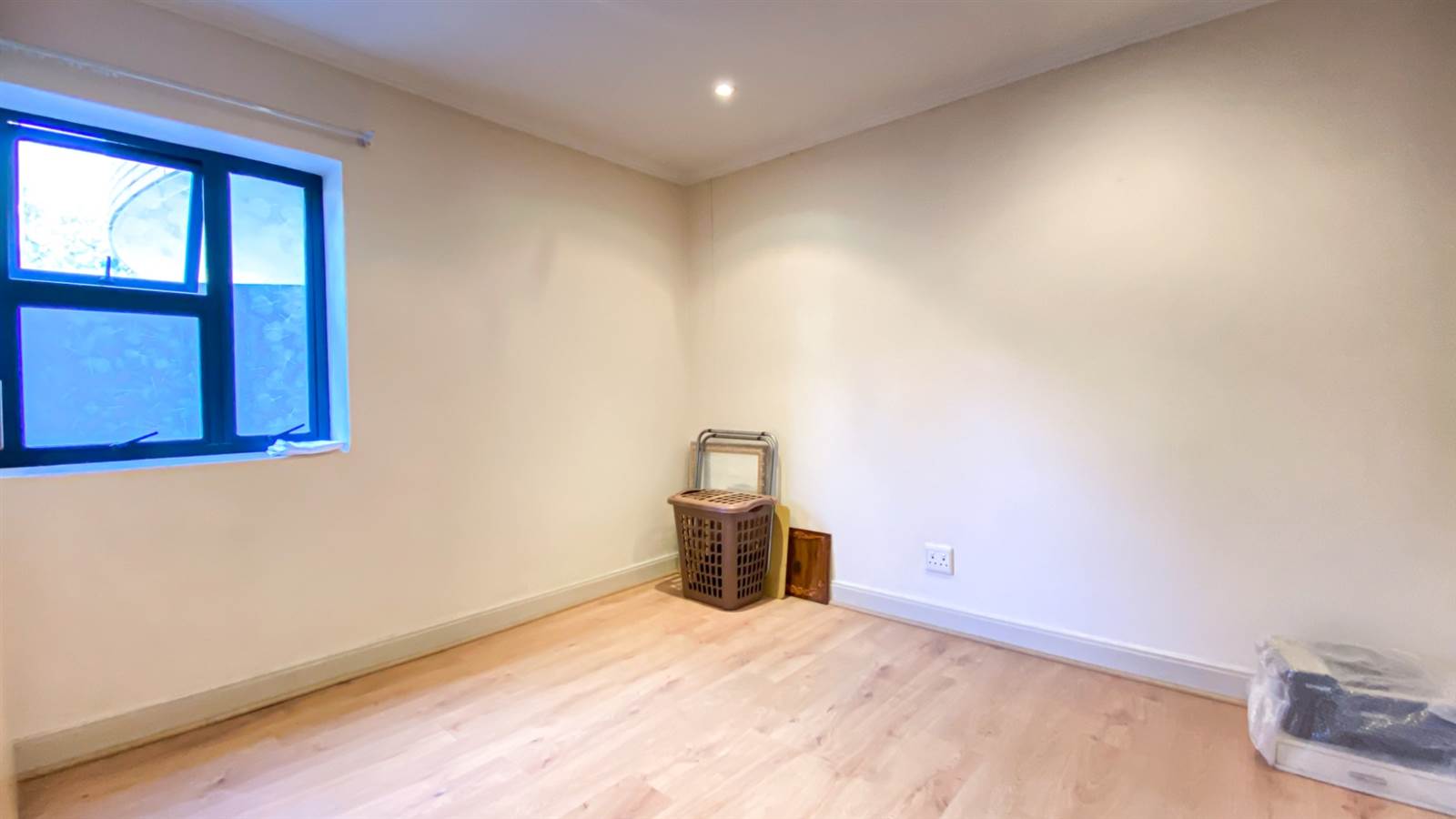 2 Bed Apartment in Sandown photo number 25