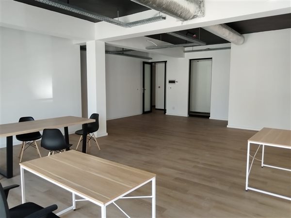 102  m² Office Space