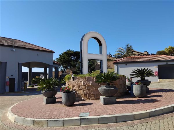 882 m² Land