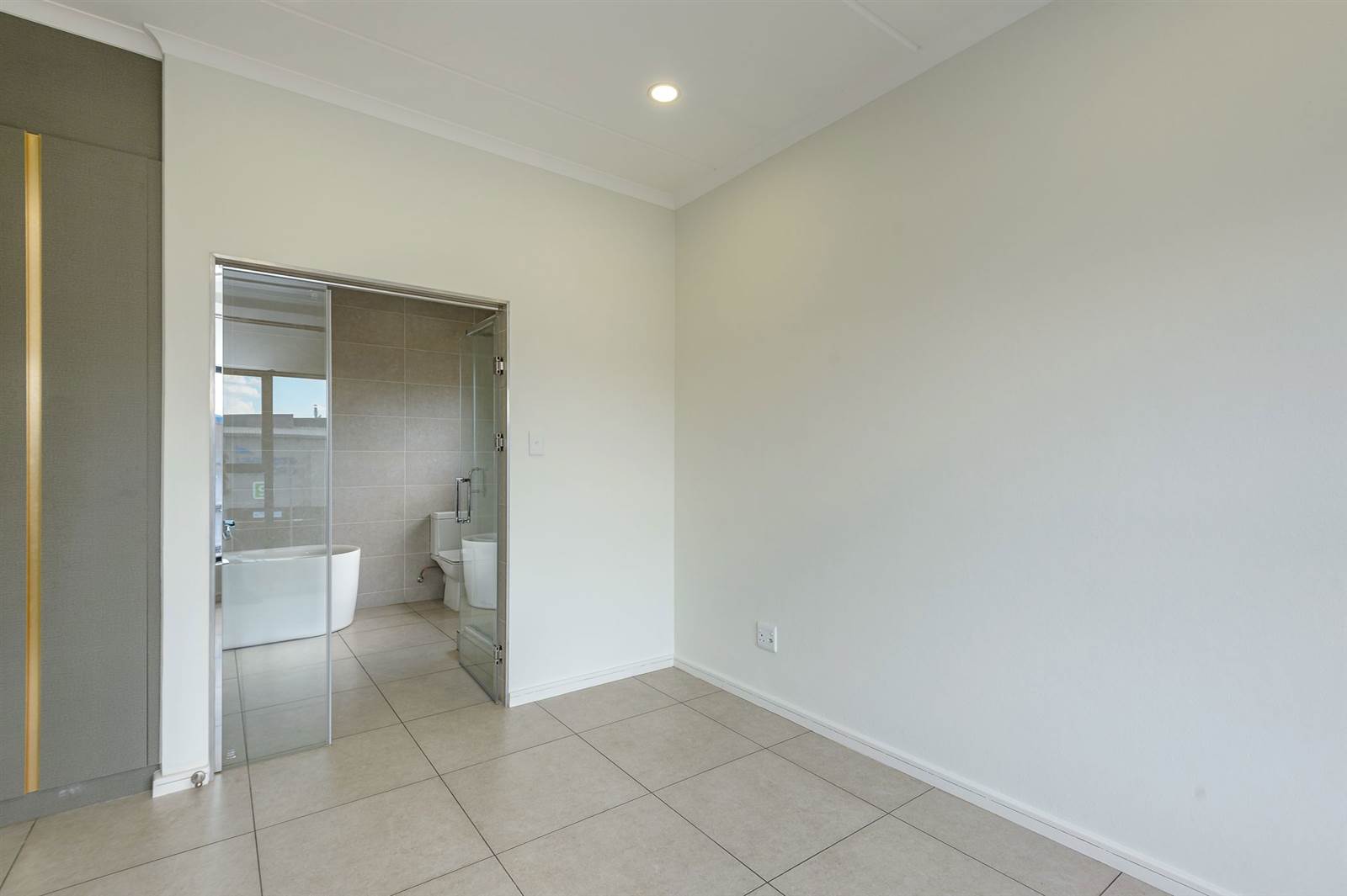 1 Bed Apartment in Greenstone Hill photo number 13