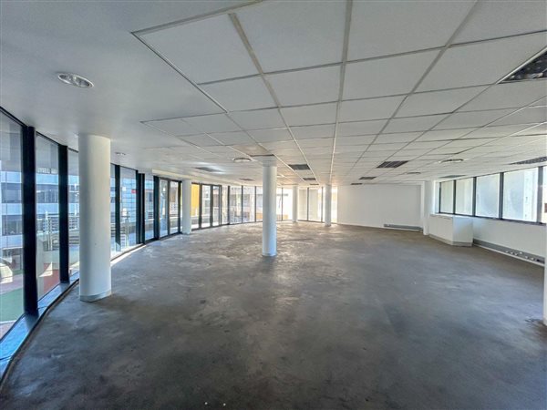 686  m² Office Space