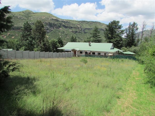 1000 m² Land available in Clarens