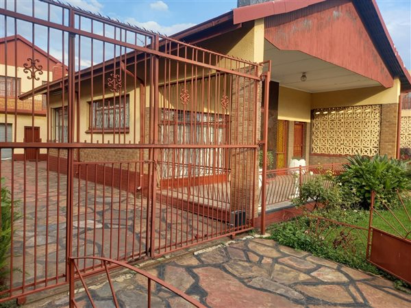 5 Bed House in Actonville