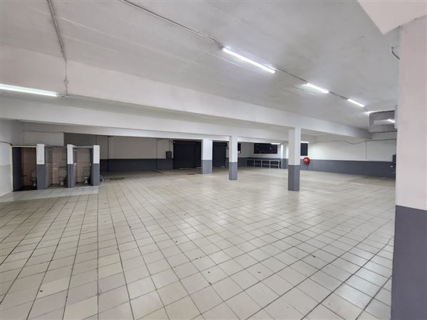 700  m² Commercial space in Silverglen