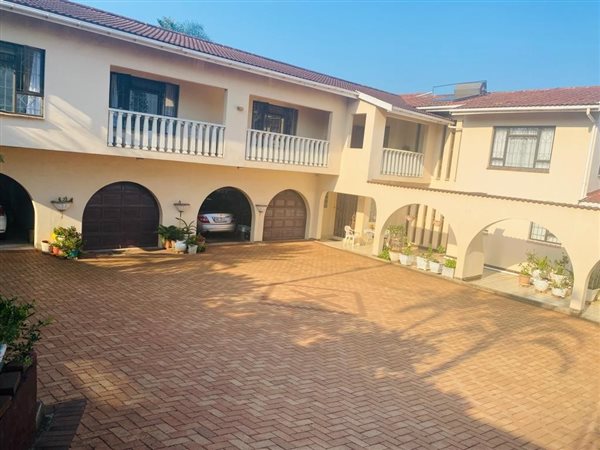 9 Bed House in Herrwood Park