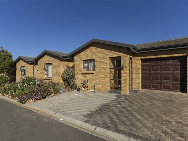3 Bedroom Townhouse 3 Bedroom Townhouse