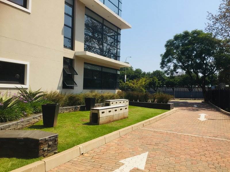 360  m² Office Space in Parktown photo number 1