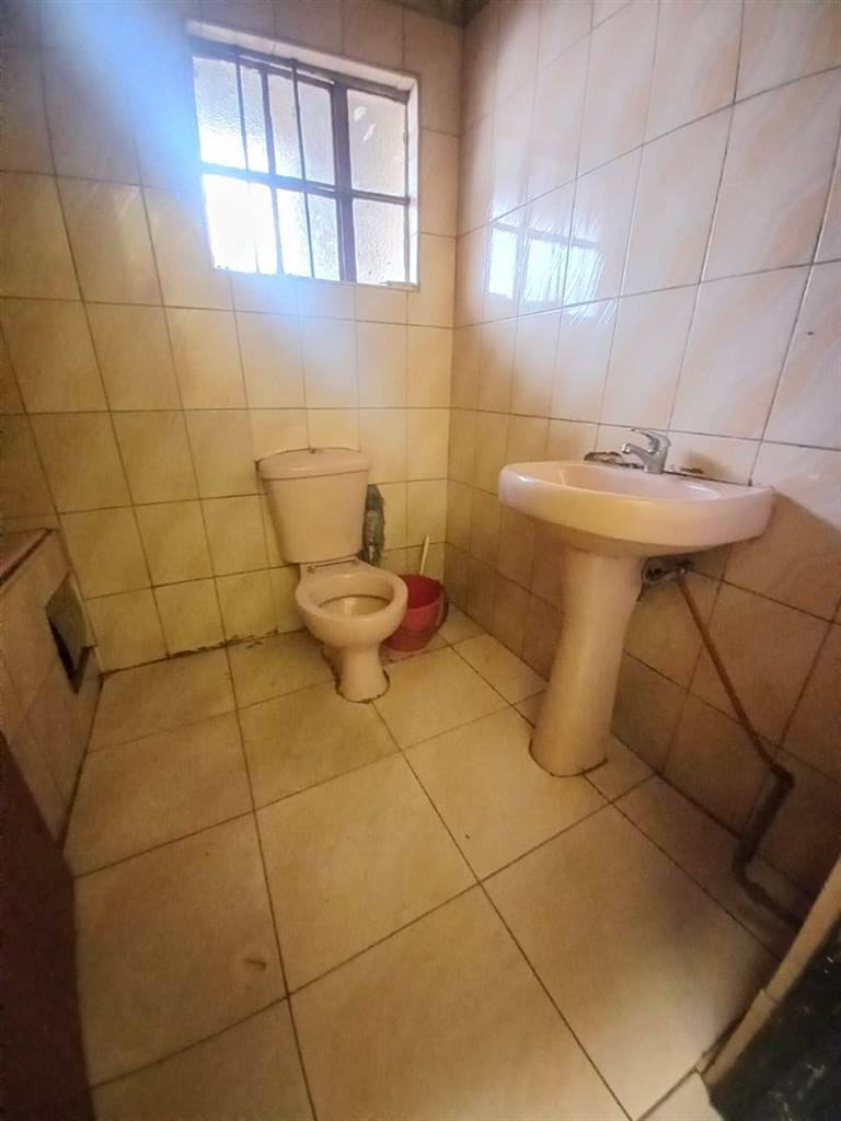 4 Bed House in Atteridgeville photo number 10