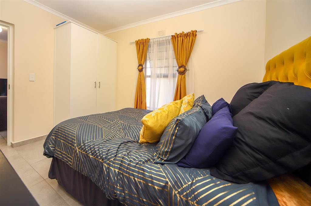 2 Bed Apartment in Parklands photo number 13