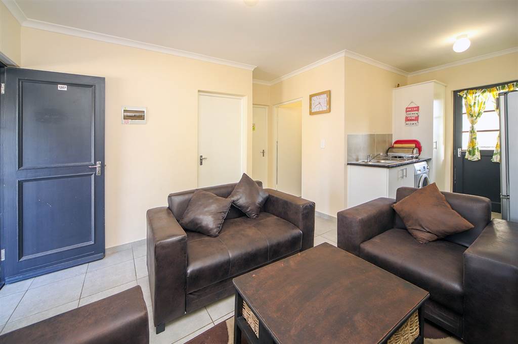 2 Bed Apartment in Parklands photo number 5