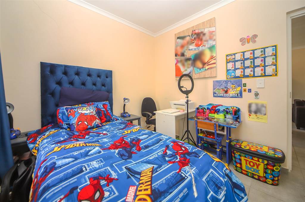 2 Bed Apartment in Parklands photo number 16