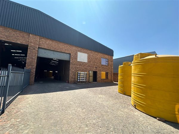 989  m² Industrial space