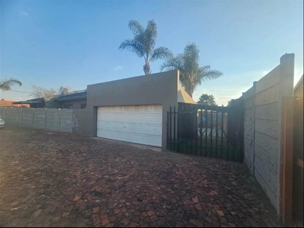 4 Bedroom House 4 Bedroom House