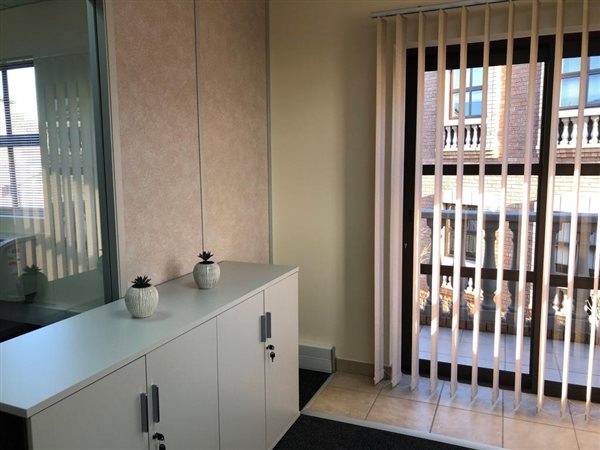 300  m² Office Space in Highveld