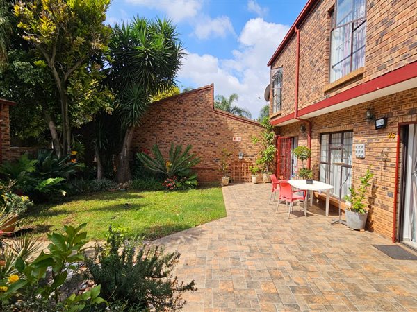 5 Bedroom Townhouse 5 Bedroom Townhouse