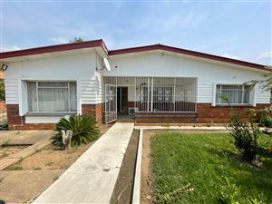 4 Bed House in Lennoxton